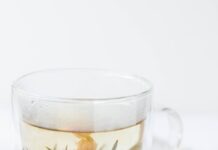 불면증 극복을 위한 자연 요법: 효과적인 방법 소개 photo of clear glass mug