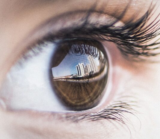 눈 밑 떨림 계속된다면? 원인과 해결책 정리